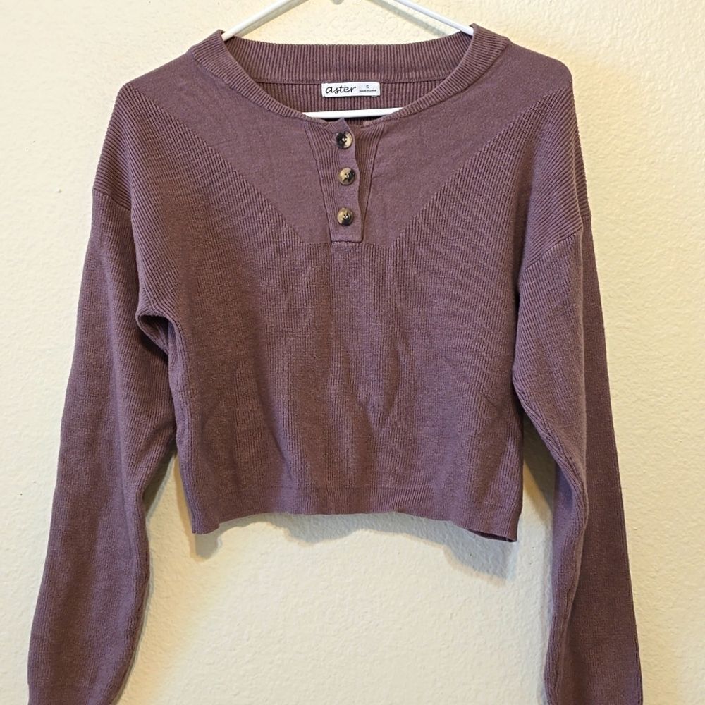 Aster cropped sweater size small